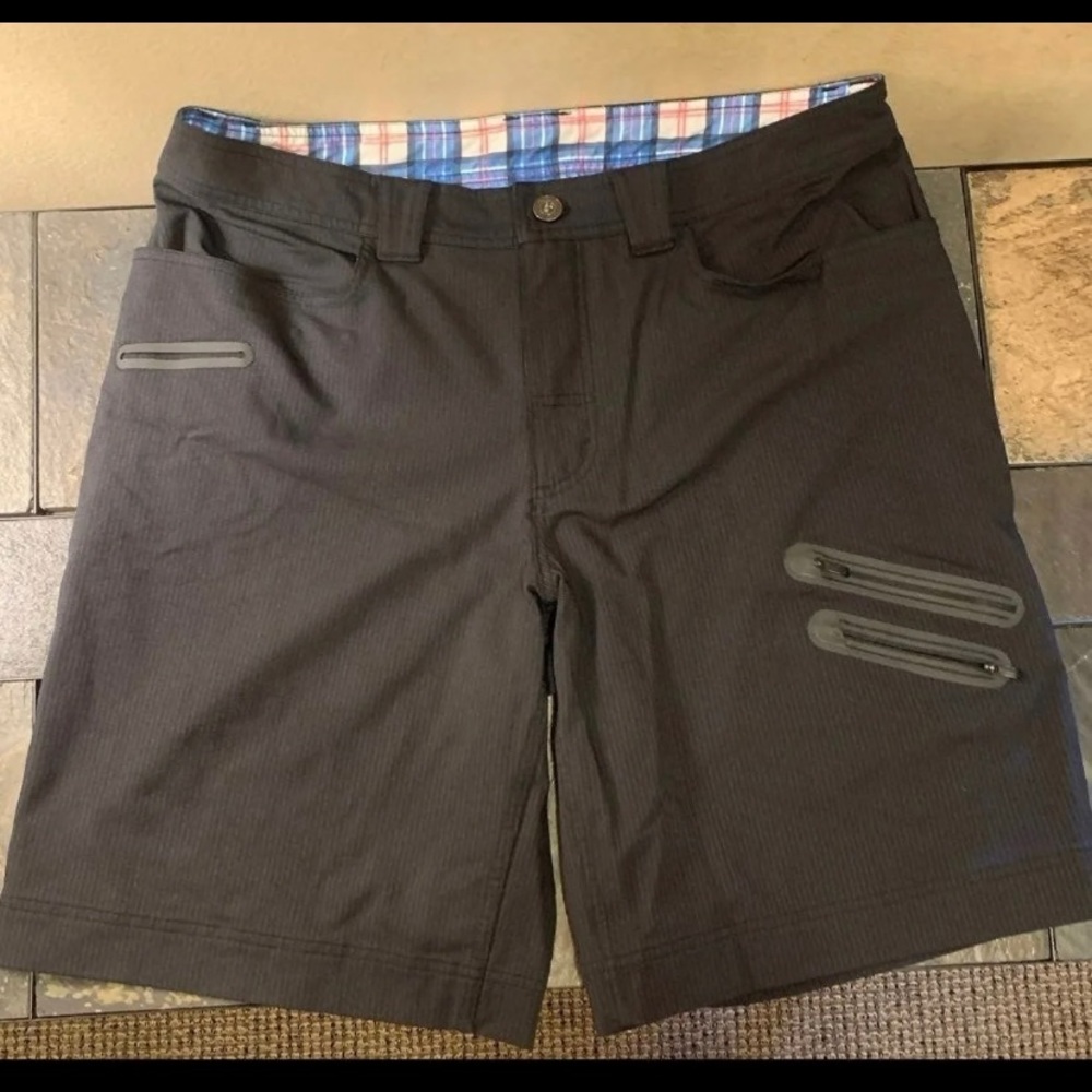 Lululemon mens shorts size 38 NWOT